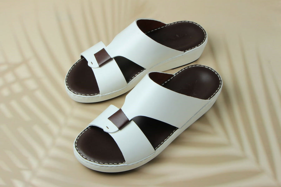 Genuine leather sandals suitable for everyday wear.