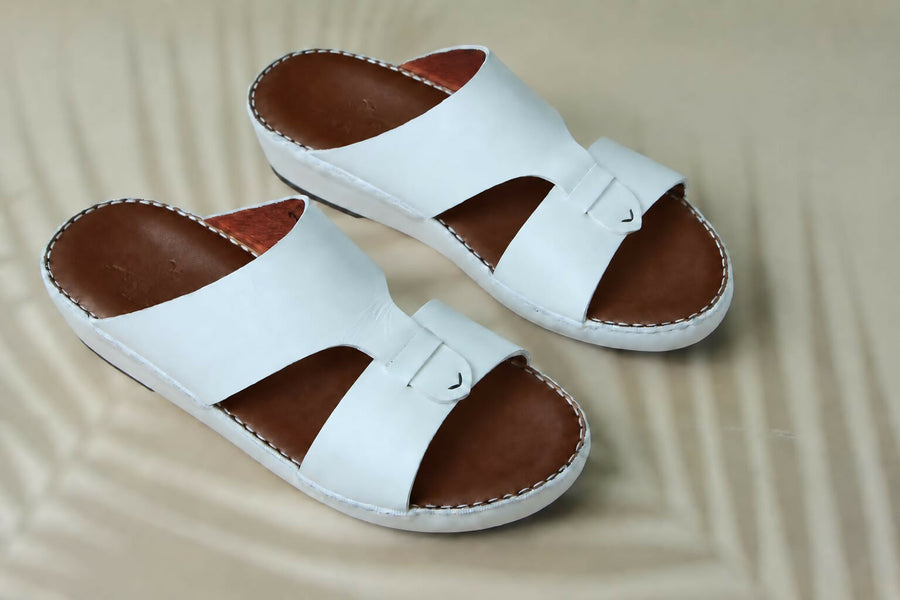 Genuine leather sandals suitable for everyday wear.
