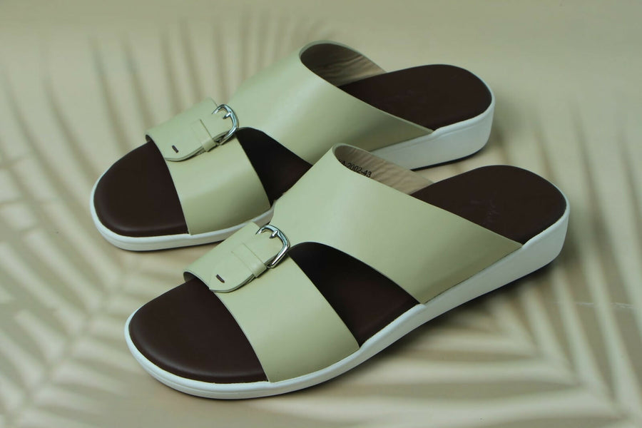 Genuine leather sandals suitable for everyday wear.
