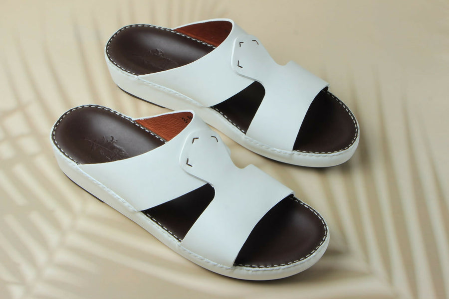 Genuine leather sandals suitable for everyday wear.