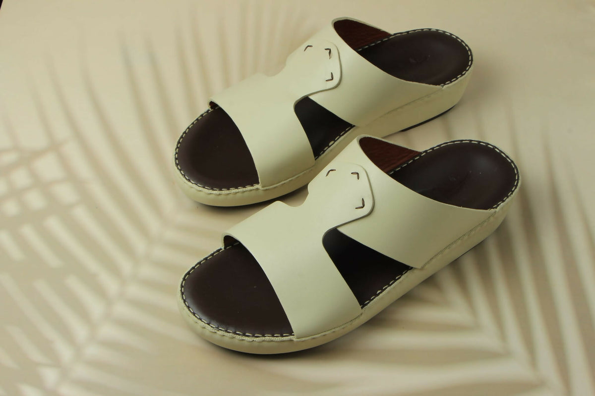 Genuine leather sandals suitable for everyday wear.