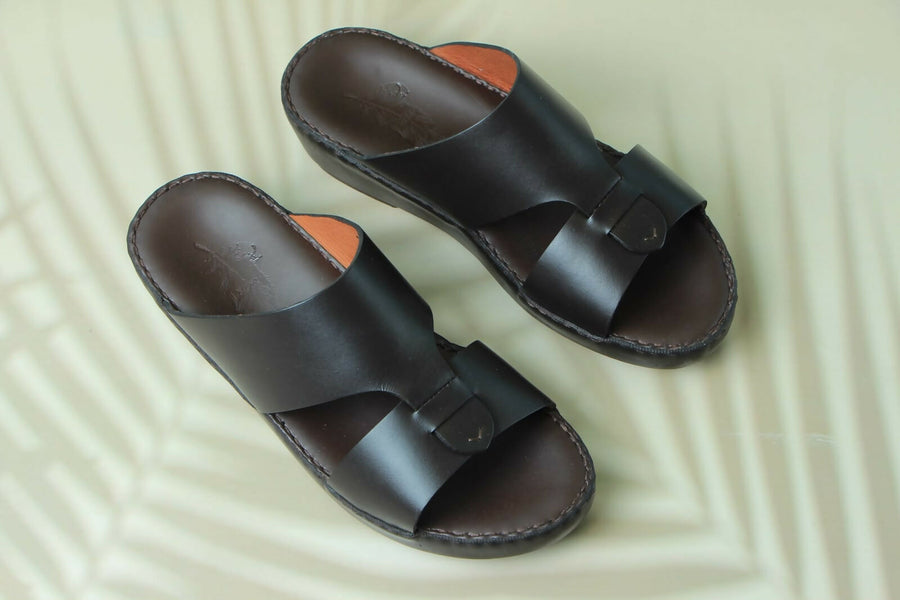 Genuine leather sandals suitable for everyday wear.