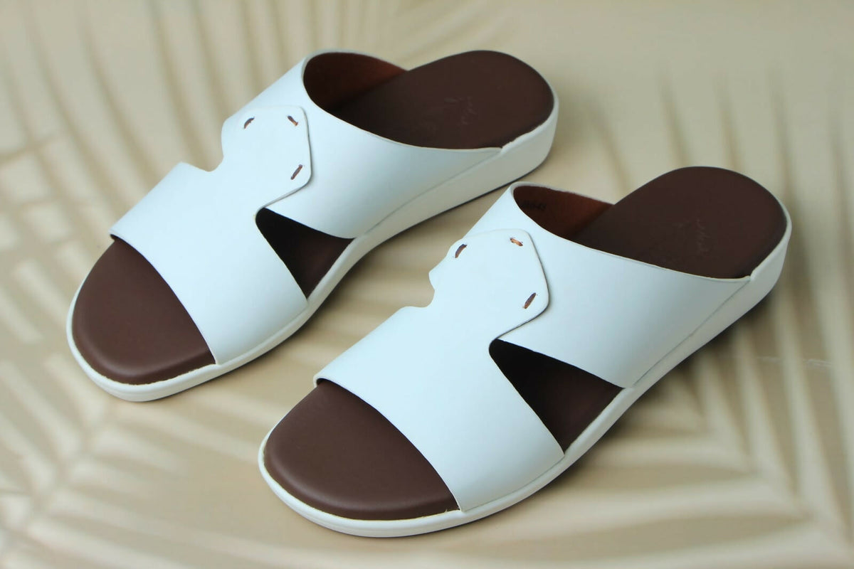 Genuine leather sandals suitable for everyday wear.