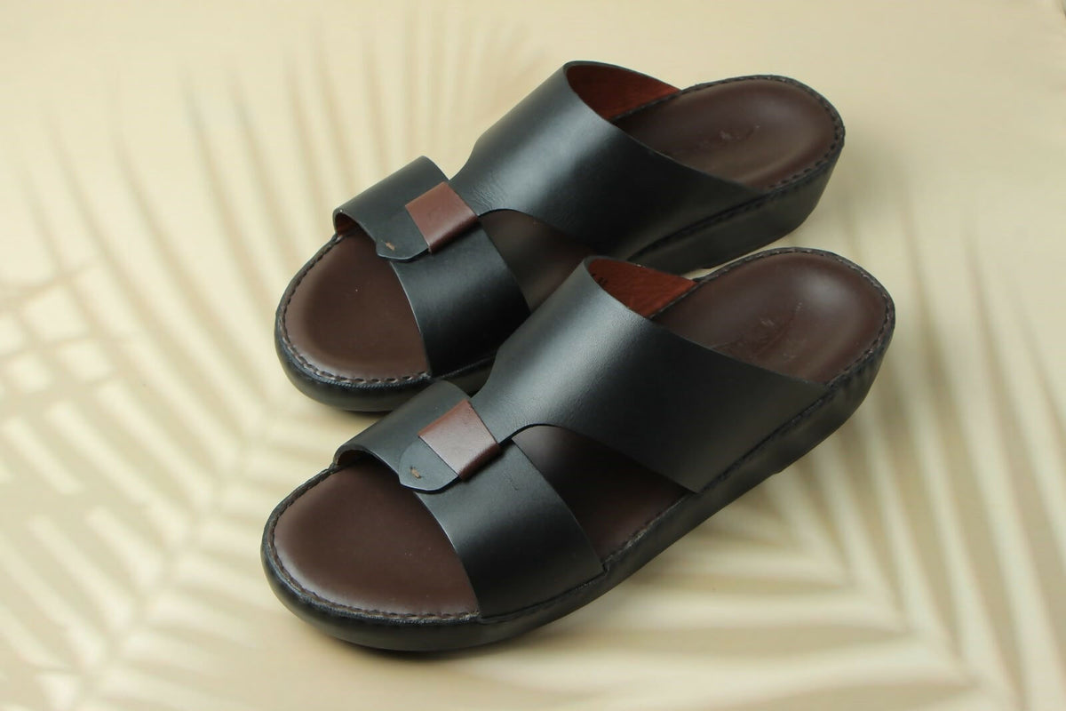 Genuine leather sandals suitable for everyday wear.