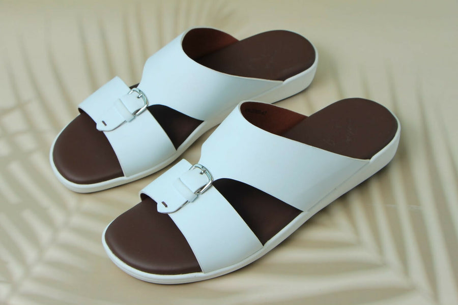 Genuine leather sandals suitable for everyday wear.