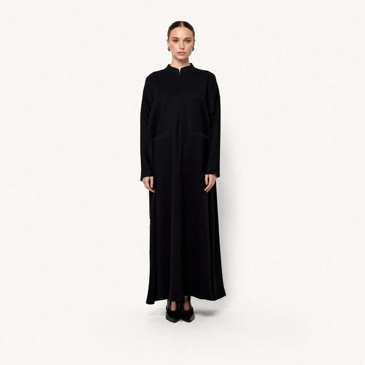 Comfortable travel and Umrah abaya in soft jersey fabric, featuring a stand collar with front zip closure and two front patch pockets.