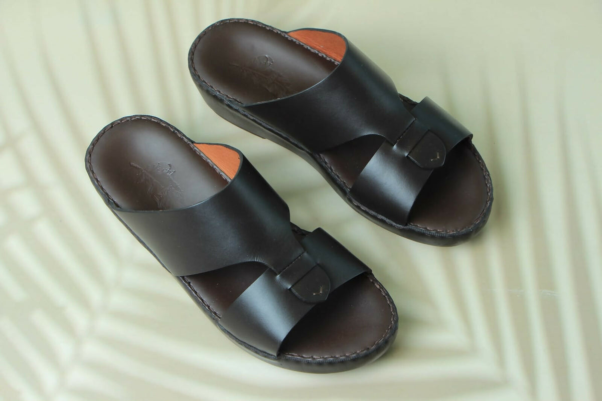 Genuine leather sandals suitable for everyday wear.