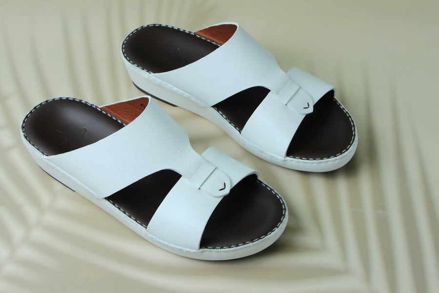Genuine leather sandals suitable for everyday wear.