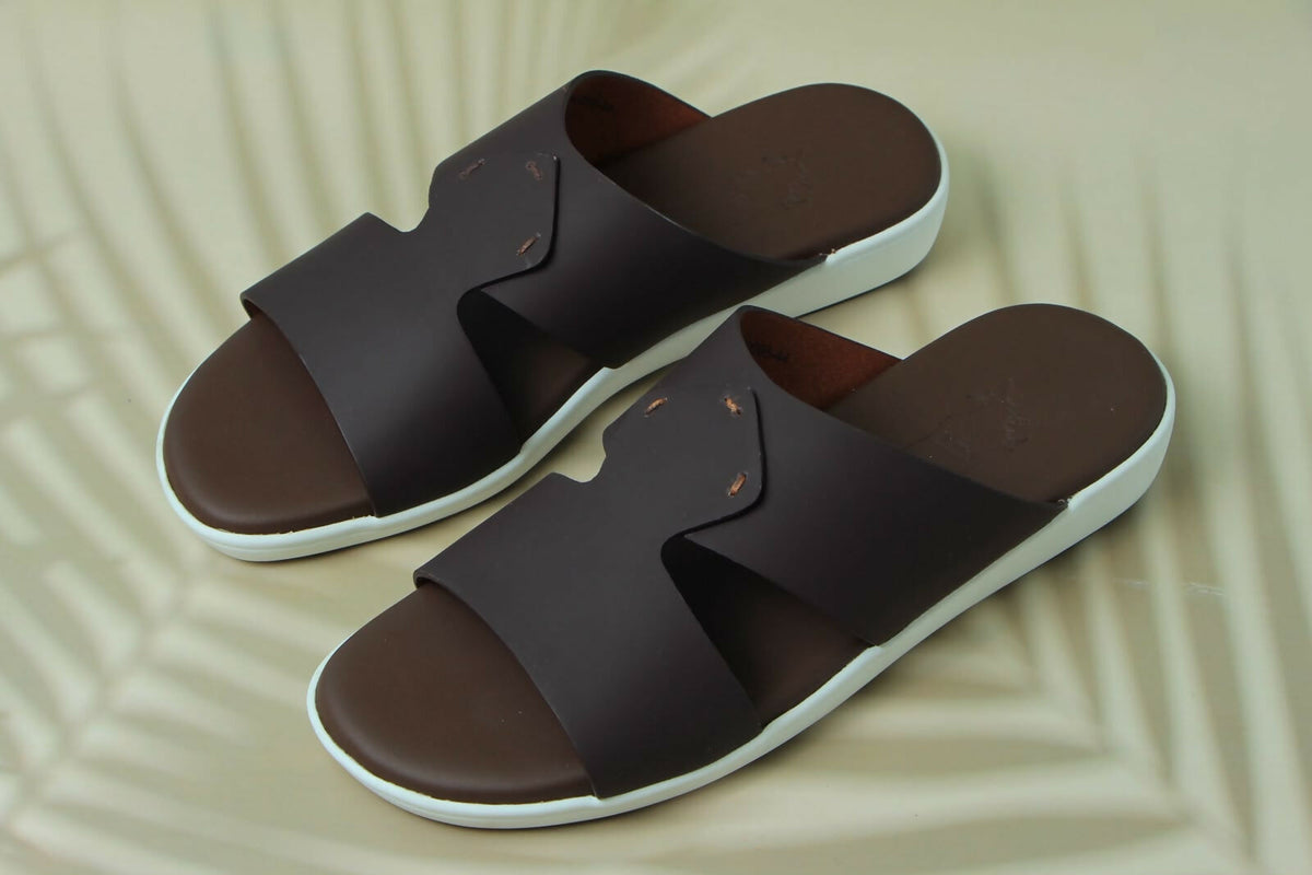 Genuine leather sandals suitable for everyday wear.