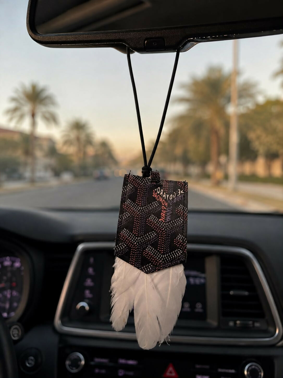 FEATHER BLACK