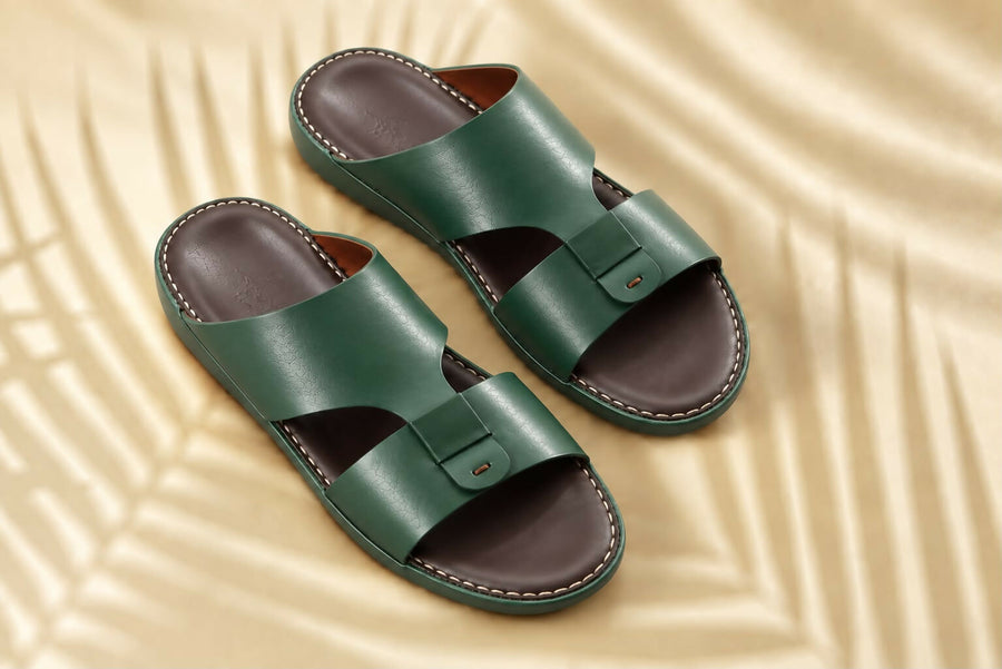 Genuine leather sandals suitable for everyday wear.