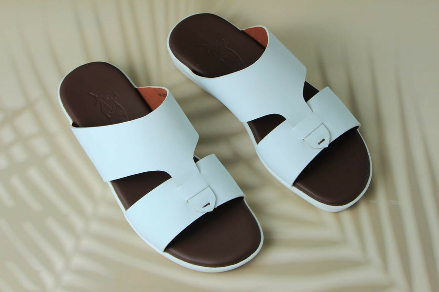 Genuine leather sandals suitable for everyday wear.
