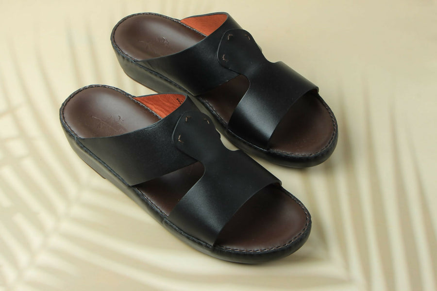 Genuine leather sandals suitable for everyday wear.