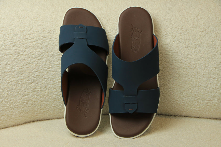 Genuine leather sandals suitable for everyday wear.