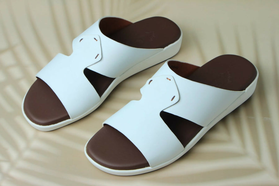 Genuine leather sandals suitable for everyday wear.