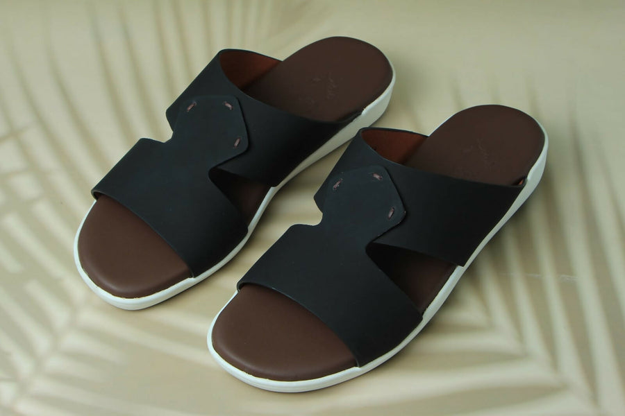Genuine leather sandals suitable for everyday wear.