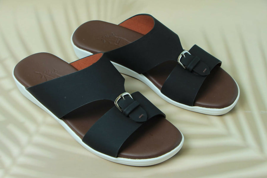 Genuine leather sandals suitable for everyday wear.